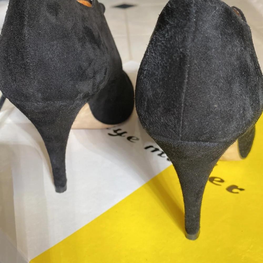 Adorable black suede Bettye Muller bootie heels, 36 - Picture 6 of 14